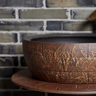 Lavabo trụ đứng hay lavabo sân vườn, để ngoài trời, phù hợp phong cách Đông Dương