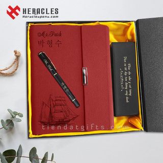 Bộ sổ tay, sổ da màu đỏ và bút ký khắc tên - Giftsets Bộ quà tặng in khắc tên, chữ, logo theo yêu cầu, quà tặng tri ân thầy cô giáo - Heraclespens