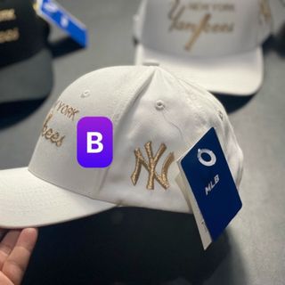 Nón kết N Y một bên ở sau nón CQ