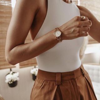 ĐỒNG HỒ NAM NỮ CAO CẤP D.W ICONIC DÂY THÉP HỒNG MẶT TRẮNG KÈM TEM BẢO HÀNH ĐIỆN TỬ 2