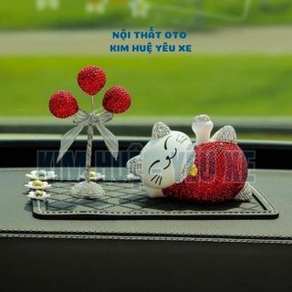 Decor - Sét mèo thần tài nằm thảm hoa cúc + lọ bóng đá - Trang trí taplo ô tô cực kì đáng yêu và may mắn cho xế yêu