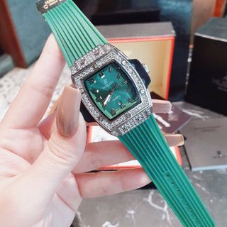 ĐỒNG HỒ NỮ THỜI TRANG HUB MẶT CHỮ NHẬT DÂY CAO SU 3