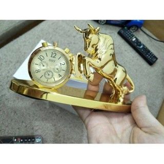 Tượng trâu vàng đính đá có đồng hồ và nước hoa trang trí phong thủy nhà cửa hoặc đặt taplo ô tô
