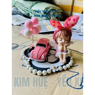 Trang trí ô tô - Bé gái thiên thần có cánh dễ thương đặt taplo có ô tô + thảm hoa + lọ bóng- Kim Huệ Yêu Xe