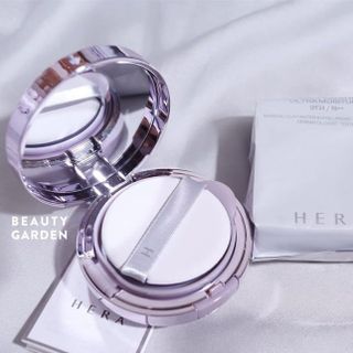 PHẤN NƯỚC HERA CUSHION kèm lõi cho làn da trắng sáng đều màu vô cùng tự nhiên.