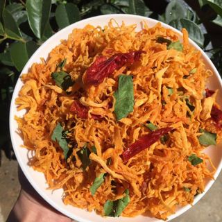 Khô gà lá chanh hương vị đậm đà, cay nhẹ, món ăn vặt yêu thích của giới trẻ túi 500g - CTB630