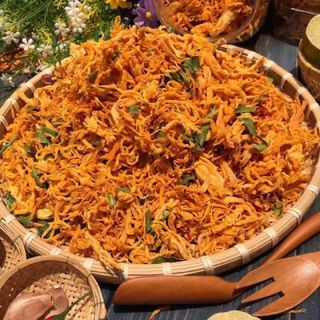 Khô gà lá chanh hương vị đậm đà, cay nhẹ, món ăn vặt yêu thích của giới trẻ túi 500g - CTB630