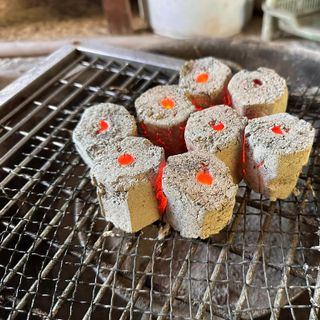 Than BBQ gáo dừa