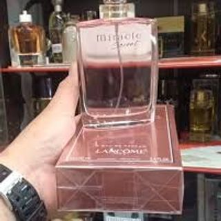 Nước Hoa Nữ Lan côme Miracle Secret L'Eau de Parfum ngọt ngào tỏa hương thơm giòn rụm mát lành lan tỏa sức quyến rũ rộn ràng tươi mới.