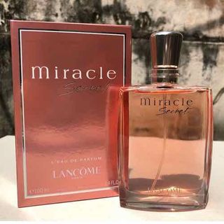 Nước Hoa Nữ Lan côme Miracle Secret L'Eau de Parfum ngọt ngào tỏa hương thơm giòn rụm mát lành lan tỏa sức quyến rũ rộn ràng tươi mới.