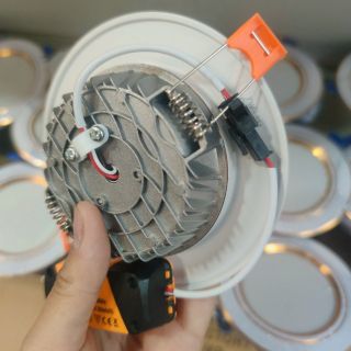 Đèn âm trần 7w 3 màu nguồn rời
