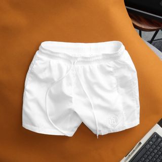 Quần short dù. Chất dù 2 lớp , màu đẹp. Logo thêu xịn xò .
