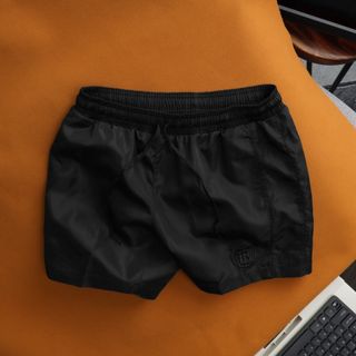 Quần short dù. Chất dù 2 lớp , màu đẹp. Logo thêu xịn xò .