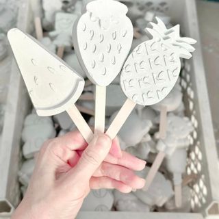 Tượng thạch cao tô màu