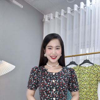 Đầm hoa nhí lụa Ý TMF phù hợp phụ nữ trung niên, váy cổ tròn nút kiểu váy mặc dài qua gối - VD028