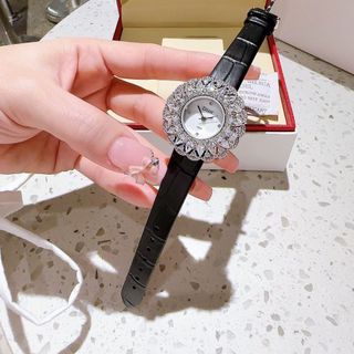 ĐỒNG HỒ NỮ TRUNG CẤP DYOR DÂY DA MẶT VIỀN PHA LÊ NHƯ 1 ĐOÁ HOA 1