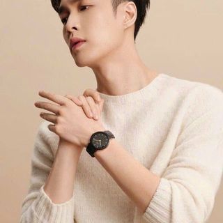 ĐỒNG HỒ NAM NỮ CAO CẤP D.W MOTION DÂY CAO SU ĐEN KÈM TEM KÍCH HOẠT BẢO HÀNH ĐIỆN TỬ