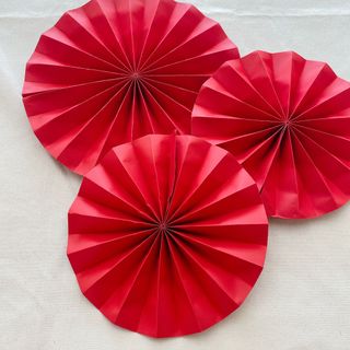 Set 6 quạt giấy nhung đỏ trang trí năm mới, trang trí Tết Tranh