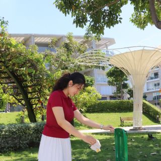 THÙNG RÁC XANH MÔI TRƯỜNG NHỰA HDPE DUNG TÍCH 60L CÓ BÁNH XE KÍCH THƯỚC 40x33x55CM, ĐỦ MÀU