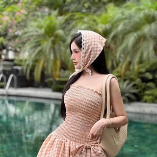 Váy Kẻ Quây Chun Nhúm Chân Bí Nơ Kèm Khăn Turban 2 Màu Siêu Xinh (nơ tháo rời) Chất liệu: thô Hàn 2 màu: xanh, hồng cam Freesize CÓ KÈM QUẦN RỜI, Nơ rời