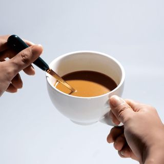 Cà phê phin giấy Mohodo Volcanic Coffee nghuyên chất từ hạt cà phê Arabica và Robusta cao cấp 100g - Hộp sắt