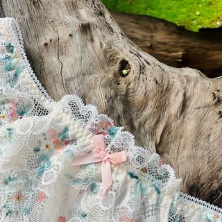 [REN] Quần lót Ren nữ thiết kế gợi cảm, mềm mại, ôm trọn mông - không đường may - cạp vừa kiểu dáng trẻ trung