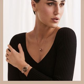 ĐỒNG HỒ NAM NỮ CAO CẤP D.W AMBER DÂY LƯỚI MẶT TRÒN NÂU SOCOLA 1