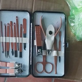 Set bấm móng tay 15 chi tiết.