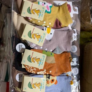 Tất chống trơn cho bé.
