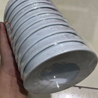 Chén sứ trắng