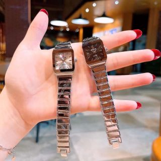 Đồng hồ radoso vuông mẫu mới