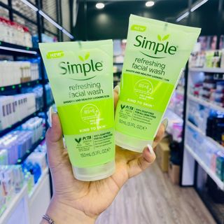 Sữa Rửa Mặt Simple lành tính và hiệu quả cho mọi loại da 150ml