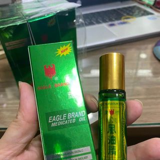 ☘ Dầu gió dầu lăn xanh con Ó Singapore 10ml giá sỉ