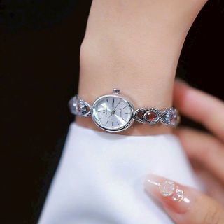 Đồng hồ bsovan lắc ngọc