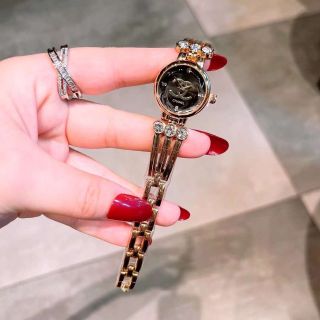 Đồng hồ chanessl lắc nhỏ