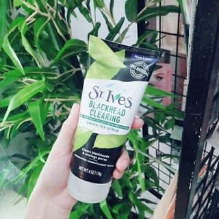 ☘ Sữa Rửa Mặt St.Ives Tẩy Tế Bào Chết Trà Xanh & Than Tre 170g.