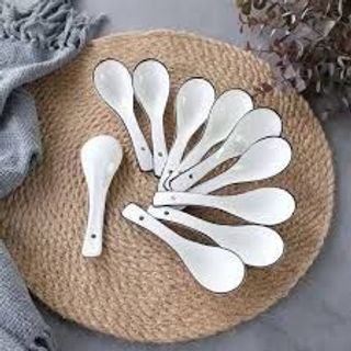 Thìa soup, muỗng sứ, muỗng sứ trắng viền đen, muỗng ăn cơm bằng sứ trắng đơn giản.