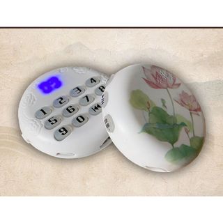 Máy niệm Phật hình tròn hoa sen phong thủy có 56 bài có nhiều bài Pháp hay, có bàn phím có khe thẻ
