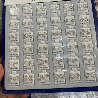 Bông tai trắng hộp 36 đôi(hộp)