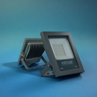 [Led Pha Siêu Sáng] Sử dụng chip Led cao cấp, công suất 30W, thiết kế khung nhôm đúc bền bỉ