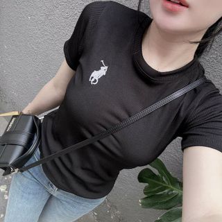 ÁO THUN NỮ KIỂU THÊU LOGO - NHƯ Ý BOUTIQUE