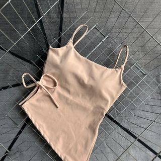 Hàng mới về Áo dây mảnh xẻ tà cột eo Thiết kế có bo chun ôm ngực tốt , có đường chỉ cố định mút ngực Chất thun poly 2da co giãn . Có khe nhét mút , vải dày dặn SML