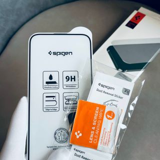KÍNH CƯỜNG LỰC CAO CẤP SPIGEN CHÍNH HÃNG Độ Trong suốt đạt chuẩn HD. Keo xịn 330AB Chống tĩnh điện kháng nước, kháng bụi Chống ánh sáng Xanh, chống tia cực tím, công nghệ phủ nano chống chầy hạn chế bám vân thao tác vuốt chạm cực mướt fullbox đầy đủ phụ kiện
