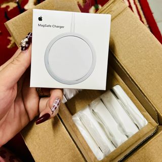 Sạc không dây MagSafe 15W Sạc không nóng máy, không đơ Tốc độ sạc ổn định Đóng hộp full box như hãng Bảo hành 6 tháng