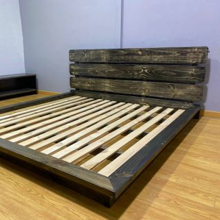 Giường gỗ thông phong cách Vintage màu đen