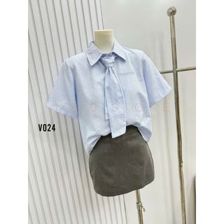 Set Váy Sang Chảnh Tiểu Thư Áo Sơ Mi Kẻ Tăm Xanh Trắng Phối Chân Váy Xám Ngắn Cực Tôn Dáng - V024