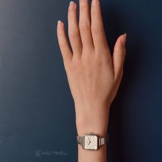 ĐỒNG HỒ MÁY NHẬT NỮ D.W LƯỚI MẶT VUÔNG CÓ TEM KÍCH HOẠT BẢO HÀNH ĐIỆN TỬ