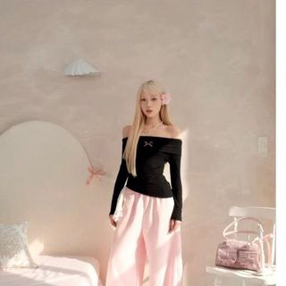 Áo bẹt vai thêu nơ vạt xéo tay dài