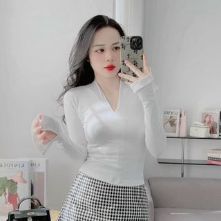 Áo tay loe cổ V xinh xắn