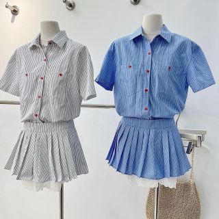 sét 2 món.kate lụa sọc,logo thêu,chân váy xếp ly,có quần lót phối dưới 55kg.
